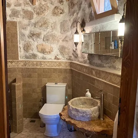 Noble فيلة فاراليا